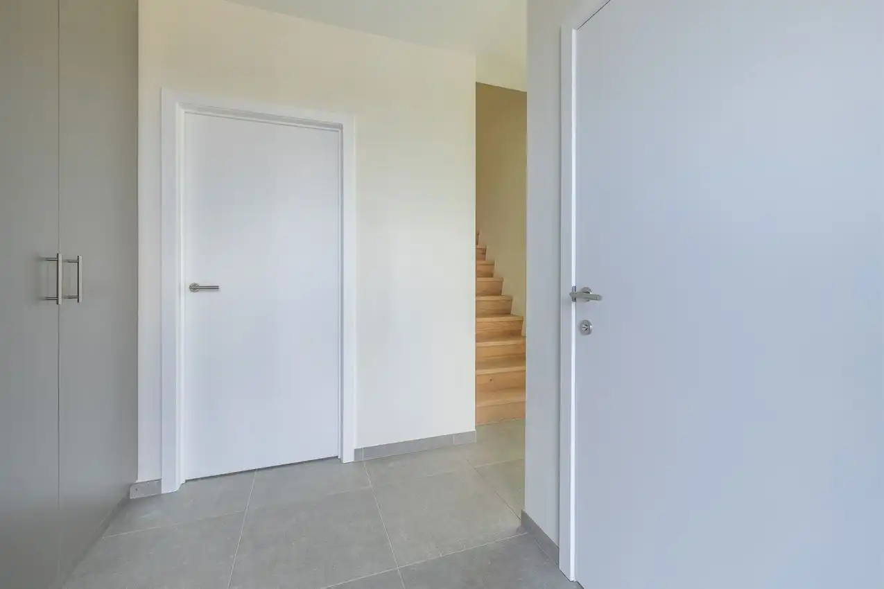 Nieuwbouwwoning, gunstig gelegen, 3 slpk, tuin, carport foto 14