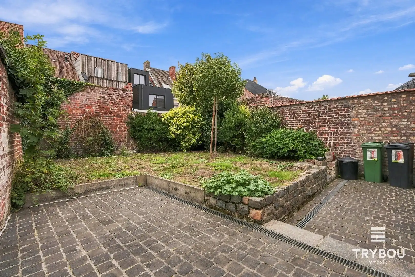 Ruime rijwoning in het centrum van Ieper! foto 20