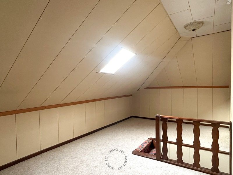 Halfopen bebouwing met oprit, garage en koer foto 14