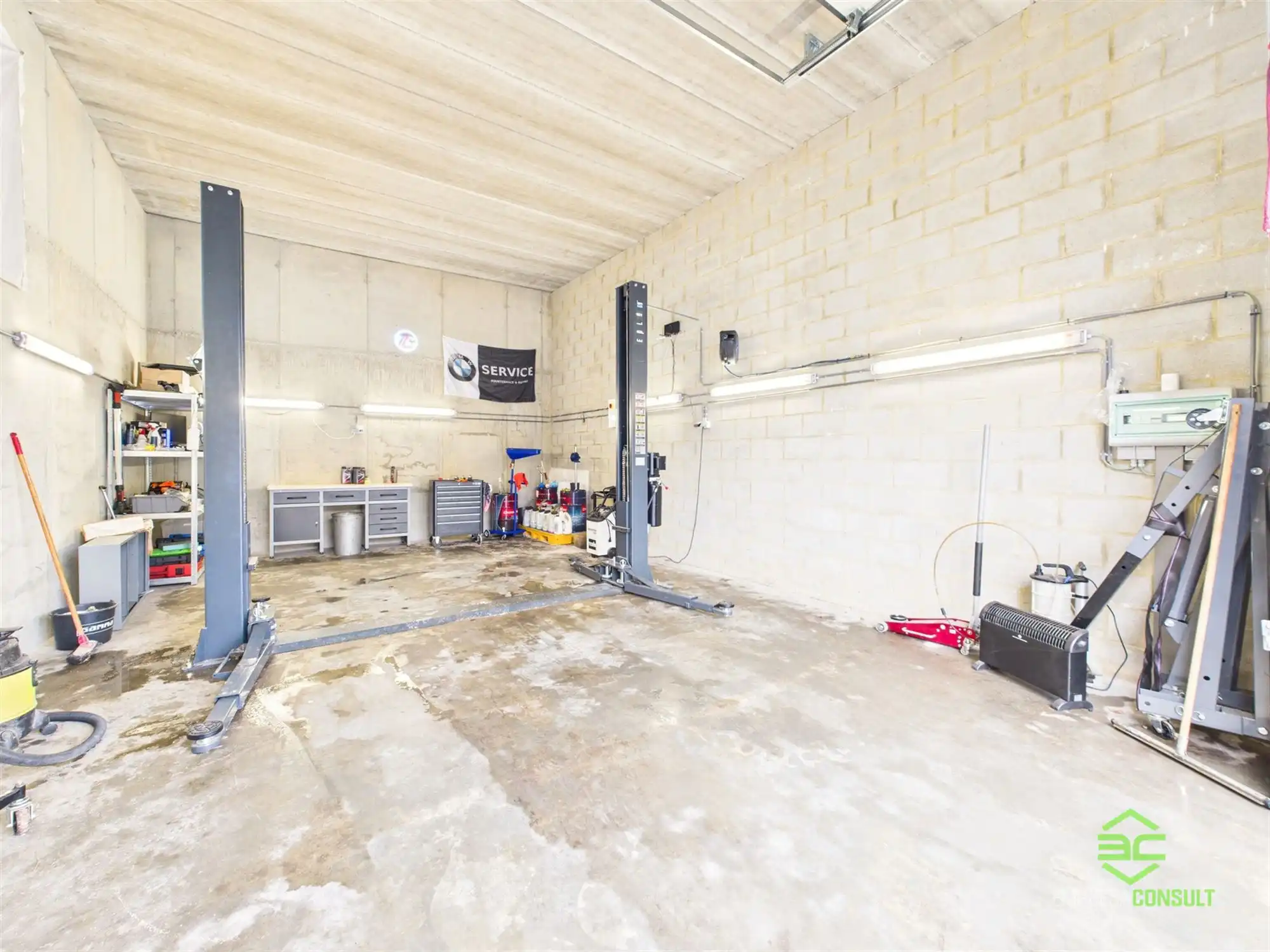 Instapklare gezinswoning met 6slpk en grote aparte garage! foto 31