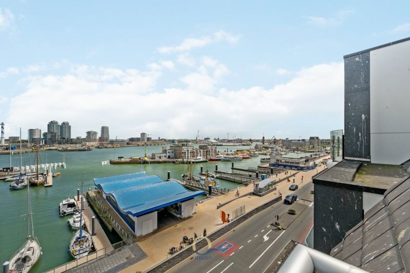 Res. Spinnaker - Smaakvol en kwalitatief gerenoveerd 1 slpk dakapp. met ruim terras en panoramisch zicht op de Visserskaai foto 6