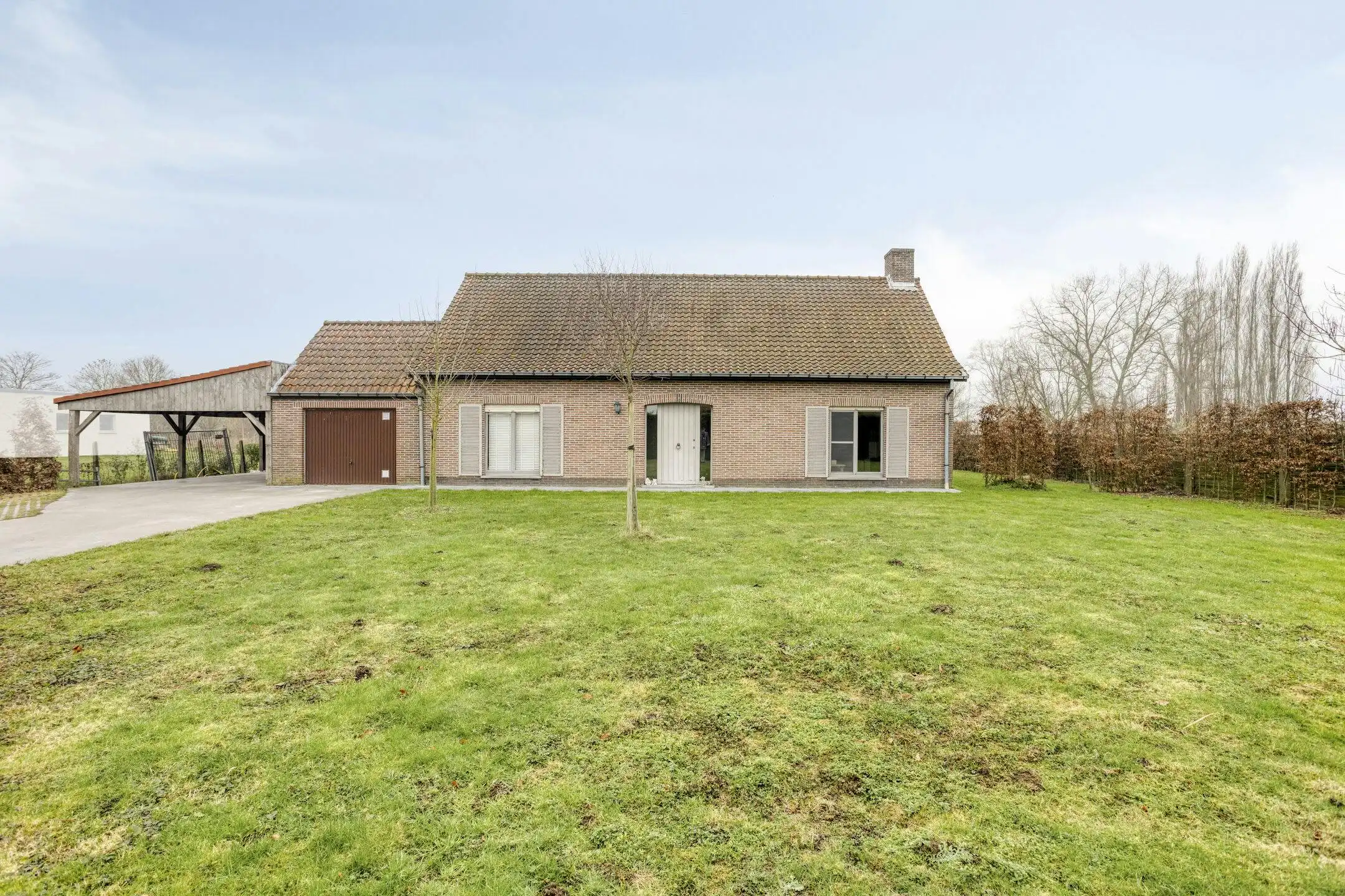 Instapklaar huis met ruime tuin te koop in het landelijke Aarsele foto 15