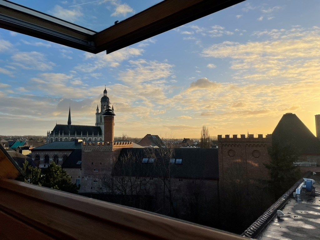 2 slaapkamerappartement in centrum Halle foto 2