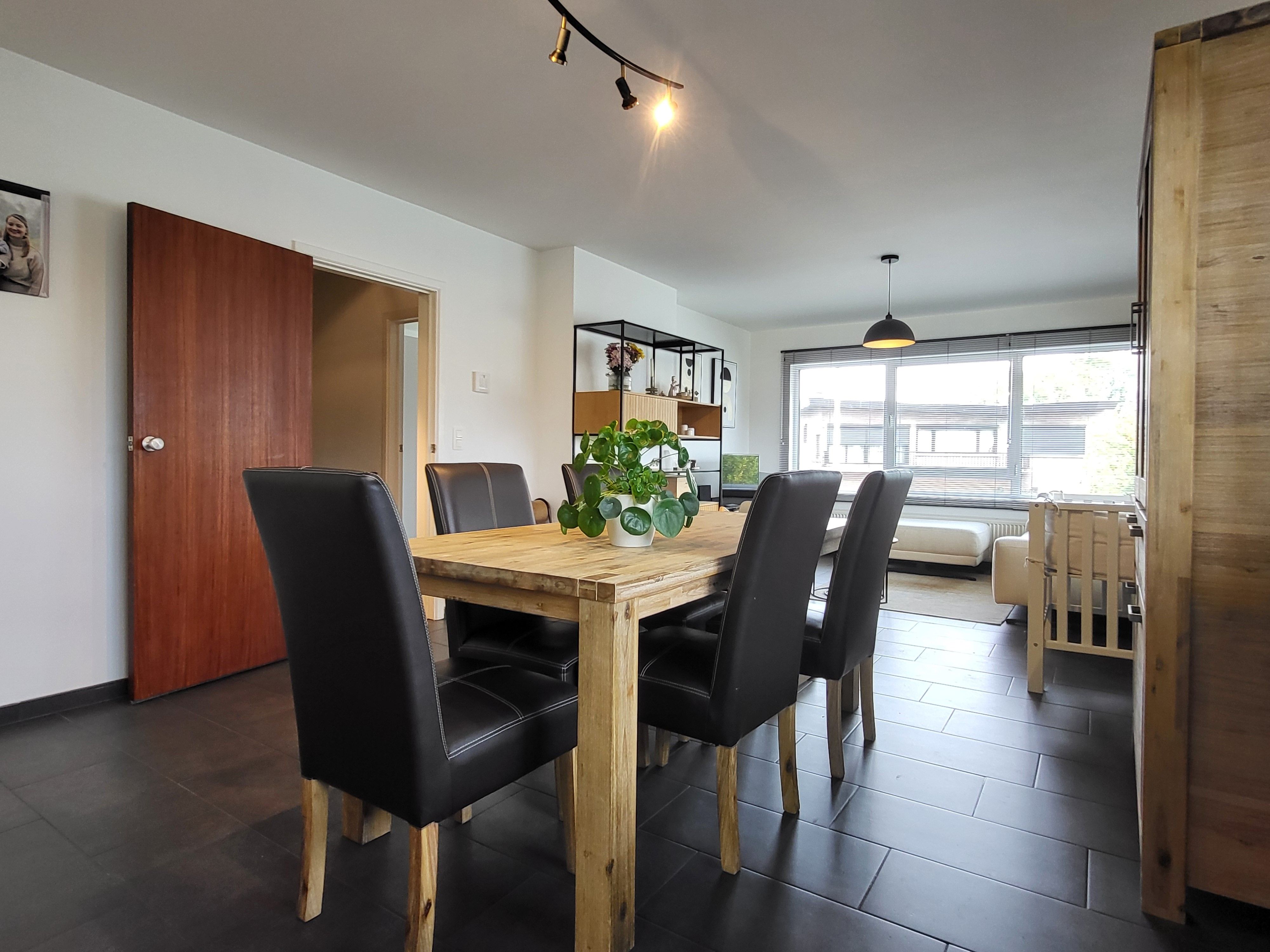 Prachtig gerenoveerde woning in 2015 op 428m² met zonnepanelen, zonnige tuin en 2 garages.  foto 16