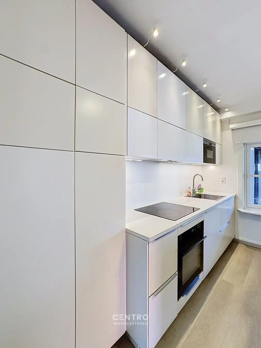 Instapklare woning met 4/5 slpks en RUIM magazijn! foto 6