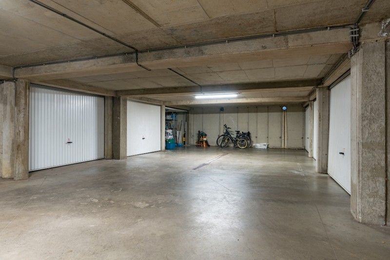 Afgesloten garage in het centrum van Paal foto 4