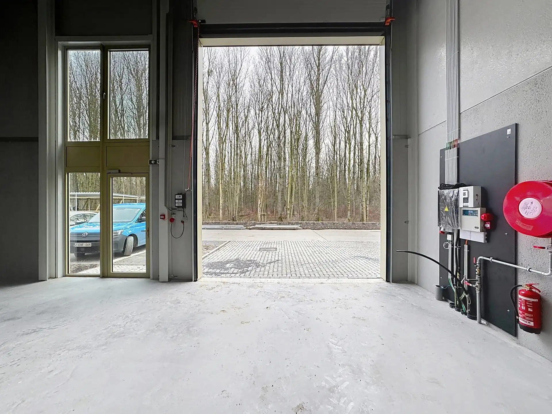 Nieuw magazijn van ±155 m² te huur – Strategische ligging foto 5