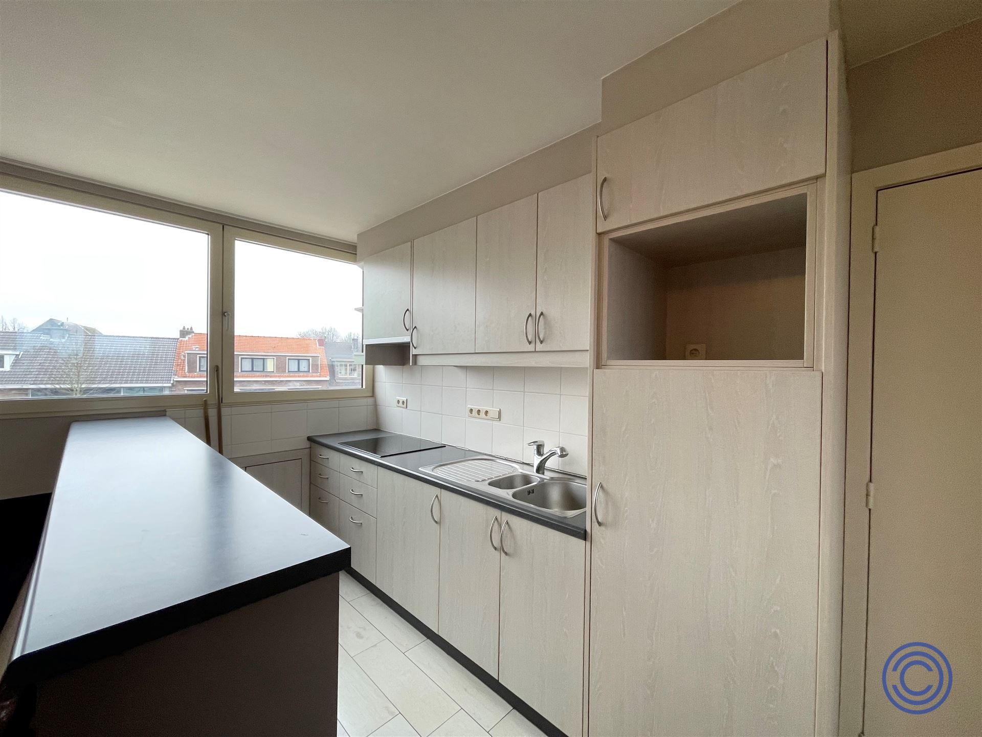 Instapklaar appartement in cetrum Hove! foto 5