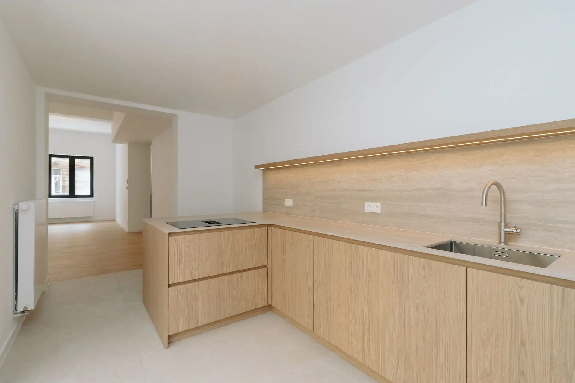 Volledig gerenoveerde woning op het Antwerpse Zuid. foto {{pictureIndex}}