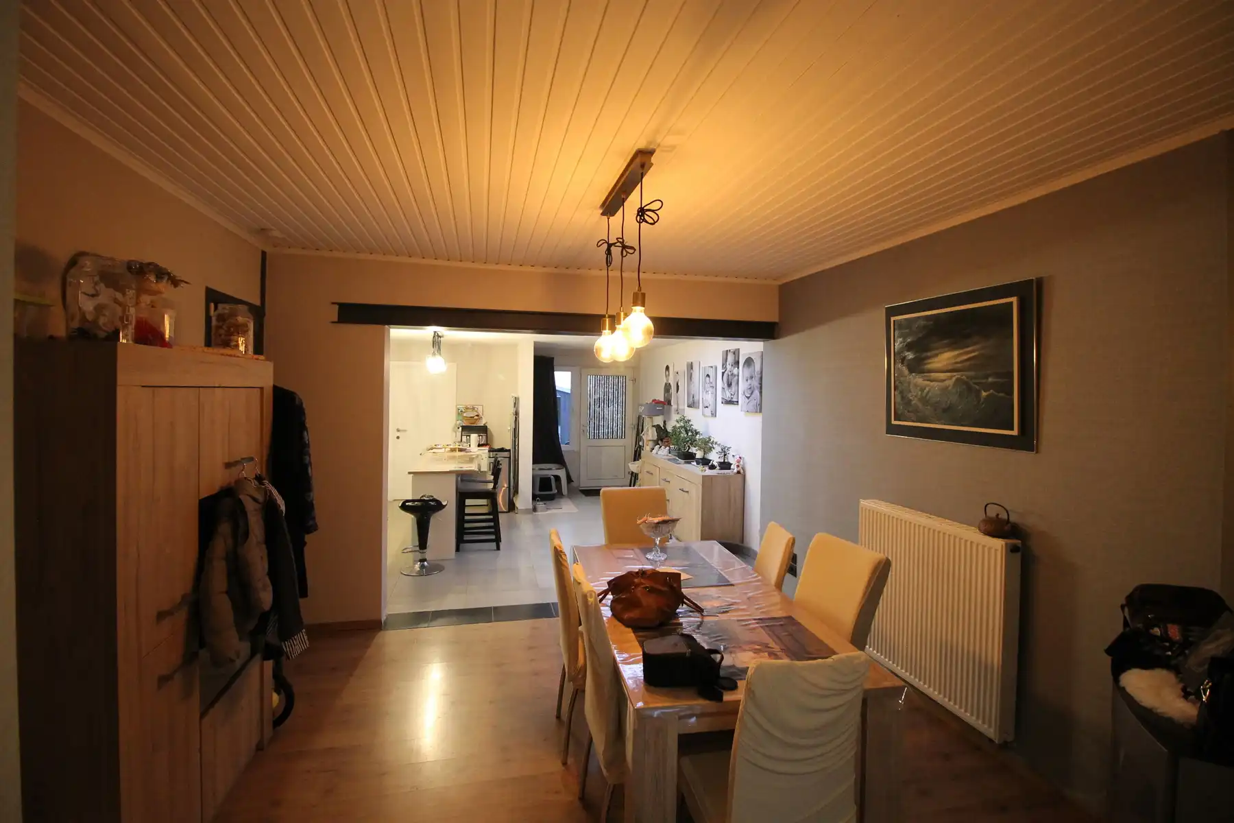 Gerenoveerde gezinswoning met 3 slaapkamers, terras en tuin op een zeer centrale, doch rustige ligging. foto 4