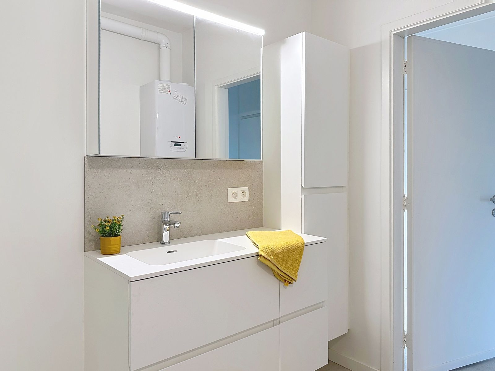 Gerenoveerd appartement in centrum Aartselaar foto 16