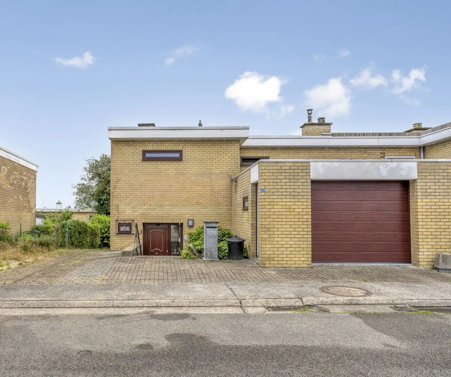 Rustig gelegen woning in verkeersluwe straat. foto 2