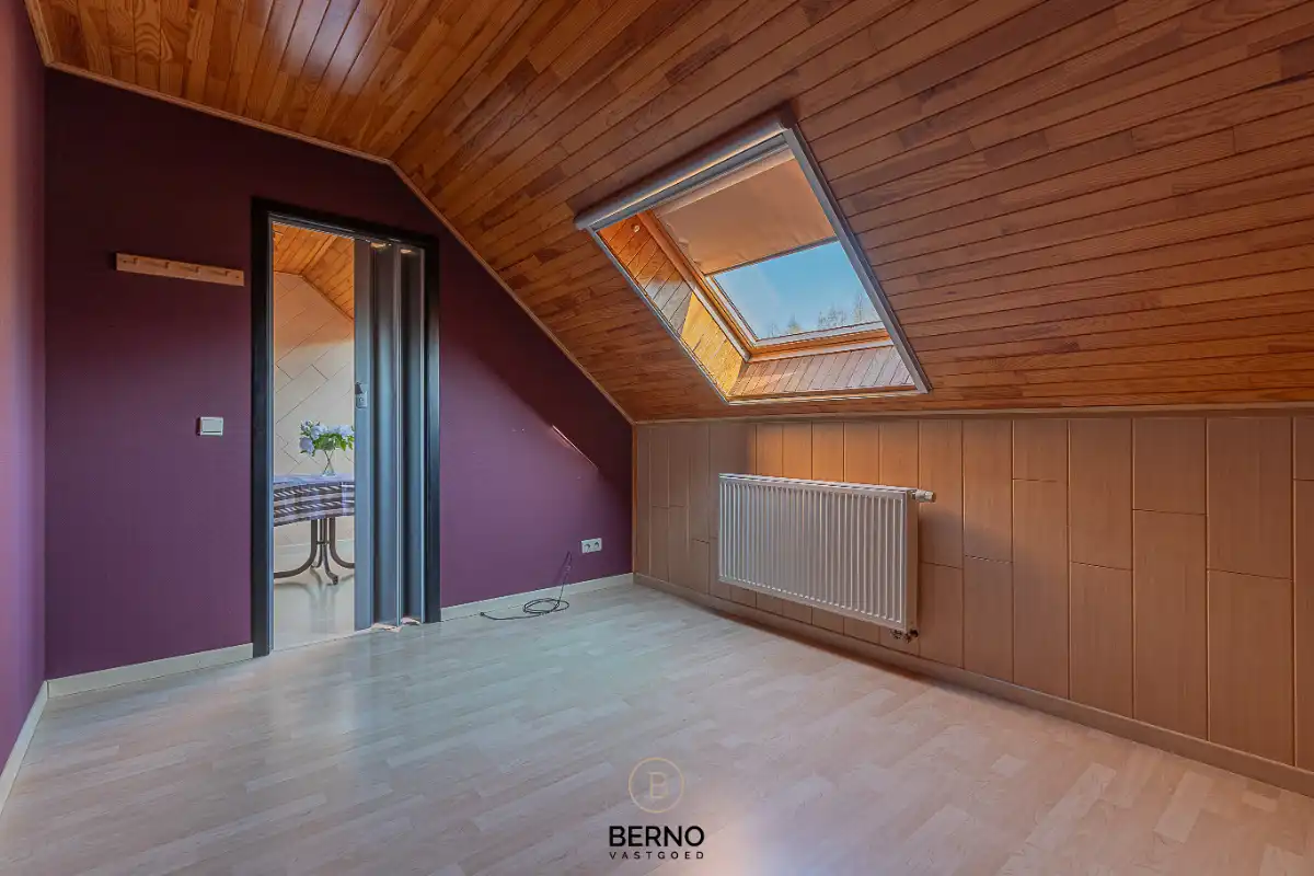 Ruime halfopen bebouwing met bijgebouw foto 18