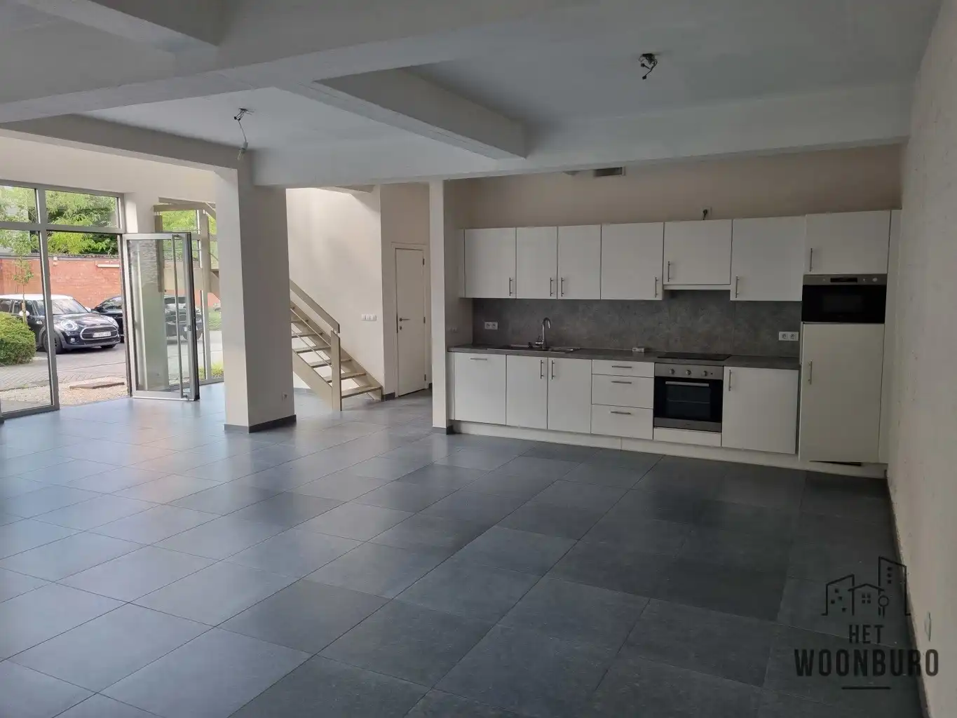 Ruime duplex met één slpk, bureau, tuin en 2 staanplaatsen foto 3
