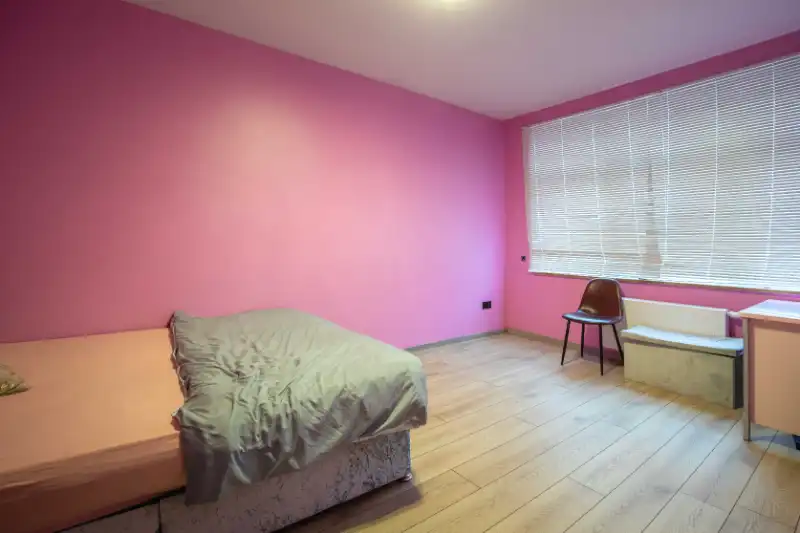 Centrum Izegem - Gelijkvloer appartement met garage en hobbyruimte foto 7