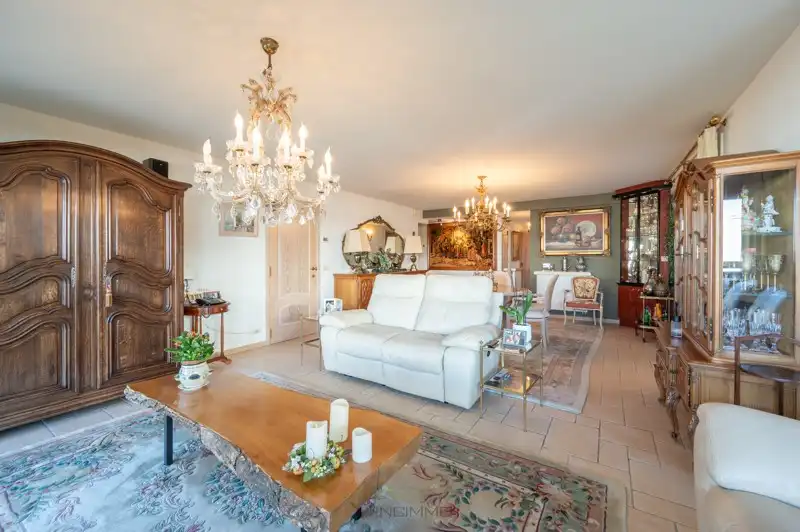 Vincimmo stelt u dit verzorgd gelijkvloers appartement met tuin voor, gelegen vlak bij het casino van Knokke. foto 5