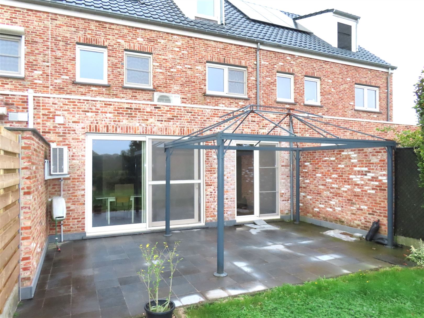 TE HUUR: Gesloten bebouwing met 4 slaapkamers in Koersel! foto 14