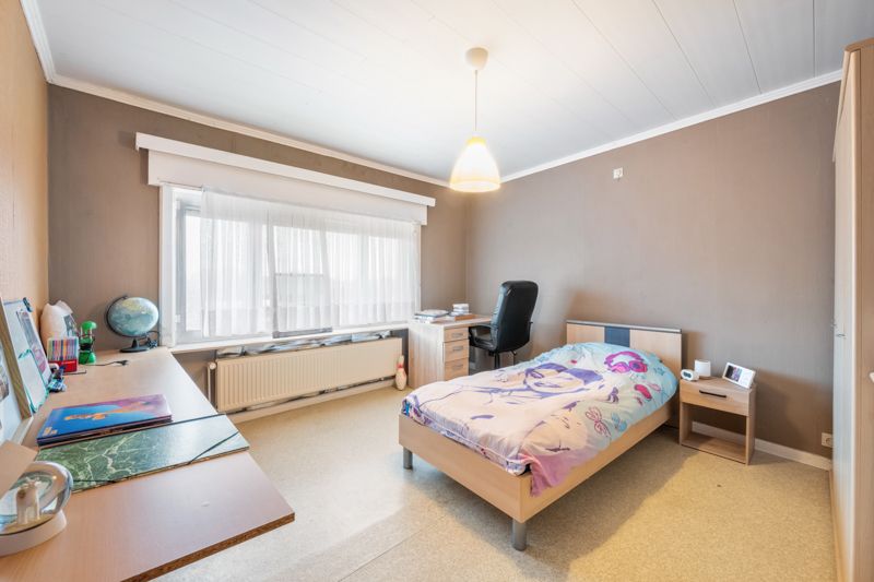 Lauwe-Centrum. Uitstekende gelegen handelseigendom : wonen en werken met 4 slaapkamers met tuin en aparte ingang garagegebouw en parking. POLYVALENTE EIGENDOM MET POTENTIEEL ! foto 11