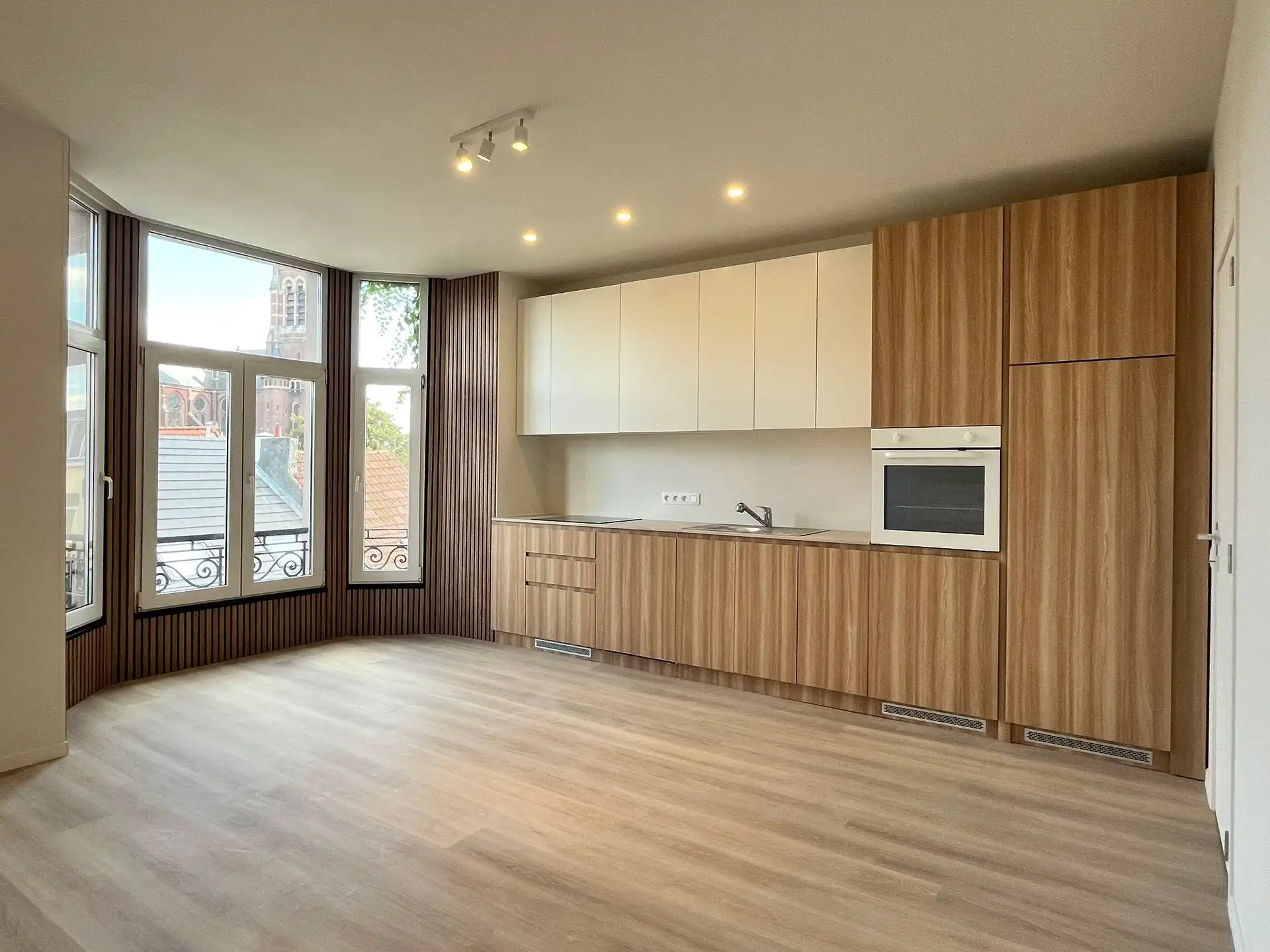 Grondidg gerenoveerd 1 slpk appartement met dressing foto 2