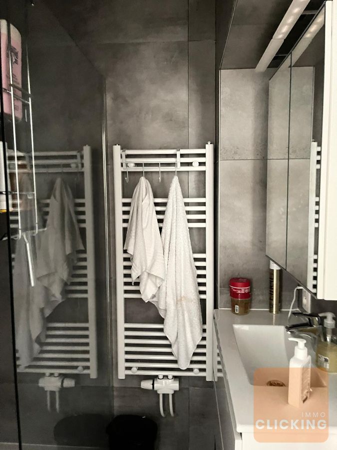 Tof 2 slaapkamer appartement met  1 parkeerplaats foto 15