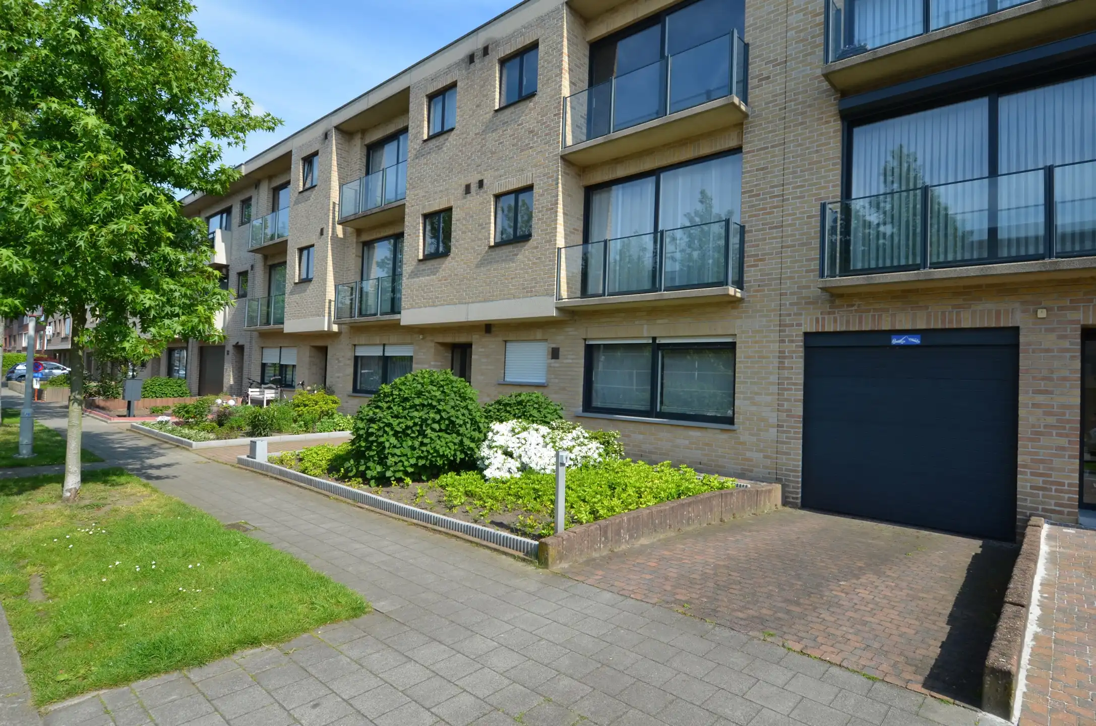 Binnenstaanplaats nummer 3 te koop.  foto 3