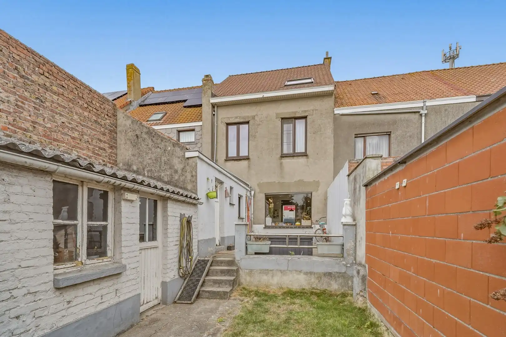Ruime rijwoning met 3 slaapkamers en zuidwestgerichte tuin in Zandvoorde foto 9