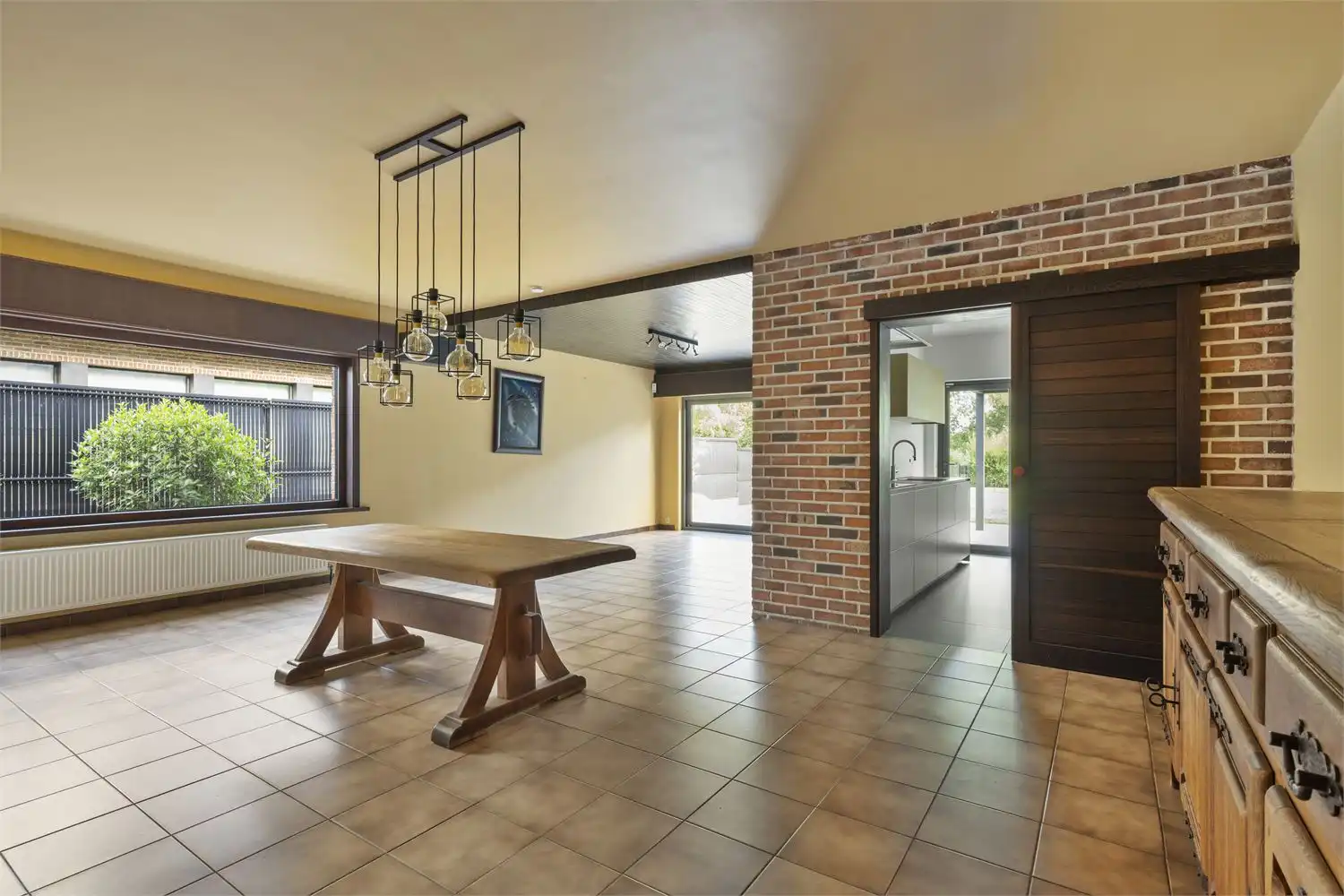 DE IDEALE GEZINSWONING MET ZALIGE TUIN OP EXCLUSIEVE LIGGING DOODLOPENDE STRAAT foto 13