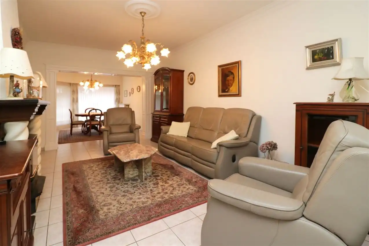 label c, nabij station, garage voor vijf wagens foto 19