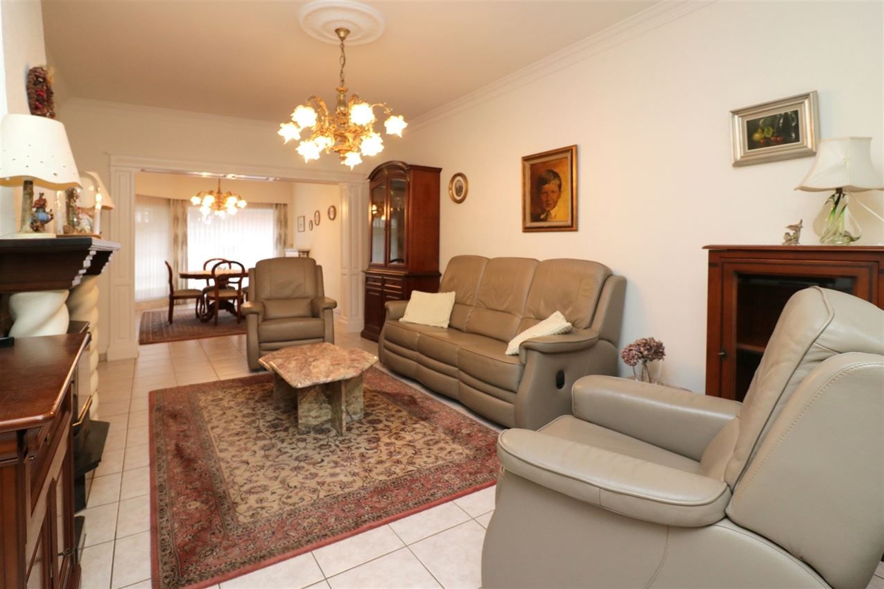 label c, nabij station, garage voor vijf wagens foto 19