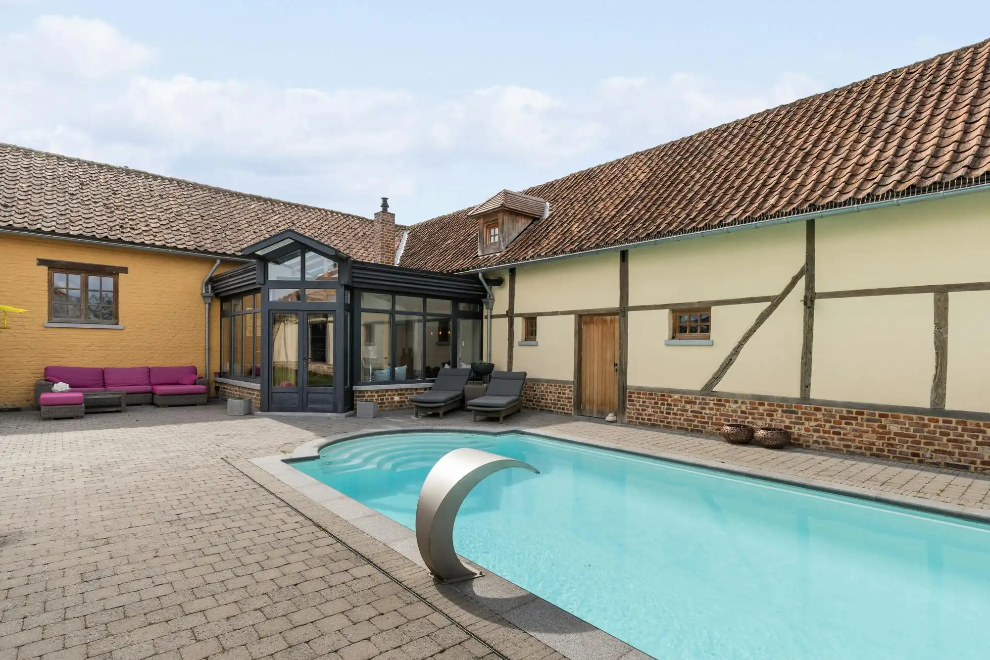Exclusief domein met hoeve, wijnhuis en wellness foto 2