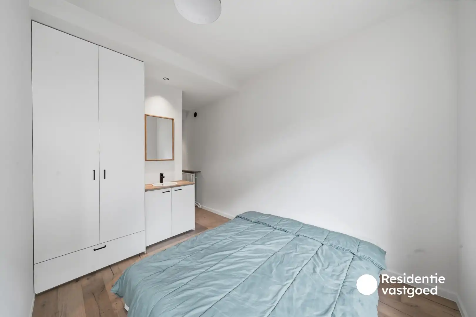 Gelijkvloers en gerenoveerd appartement met garage in Oostende foto 11