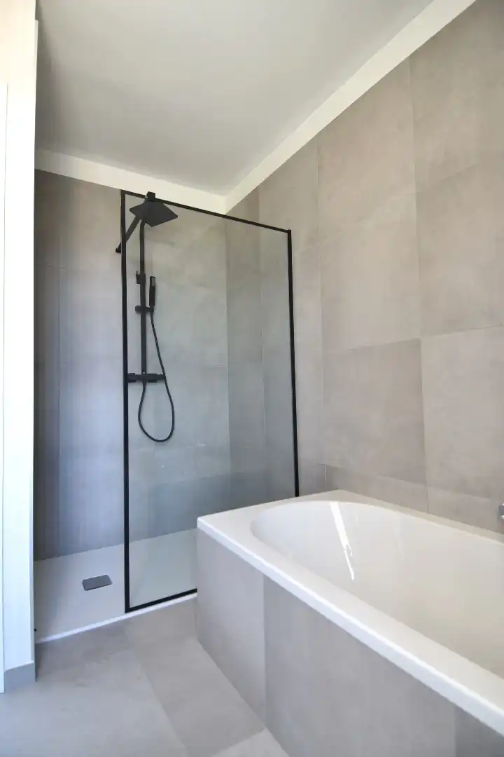 Nieuwbouwwoning (instapklaar!) met 3 slaapkamers, garage en zonnige tuin te koop nabij Bergelen te Gullegem foto 11
