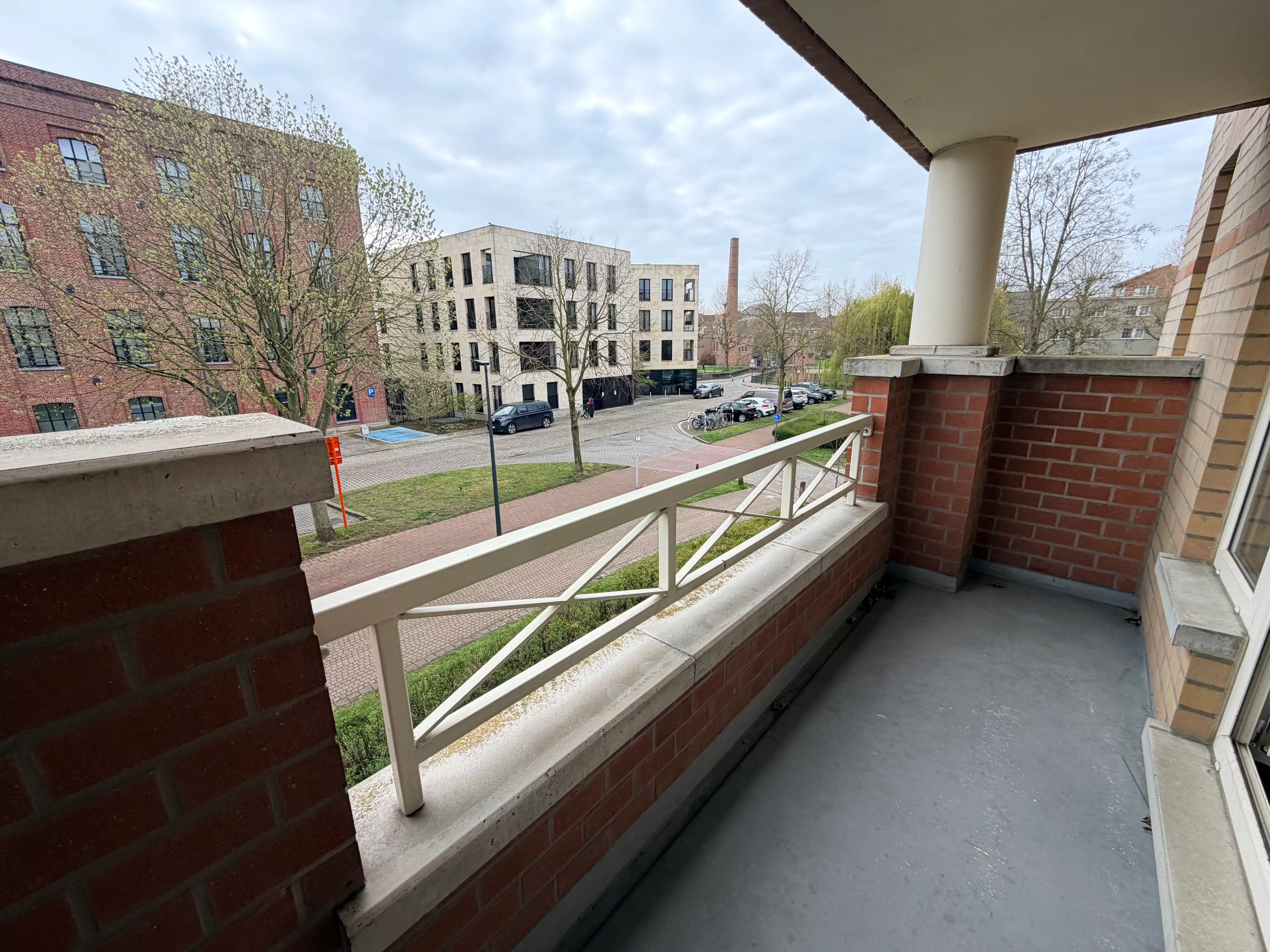 --- NIEUW ---&nbsp;Instapklaar appartement met garagebox en terras nabij het Rabot / Prinsenhof . foto 2