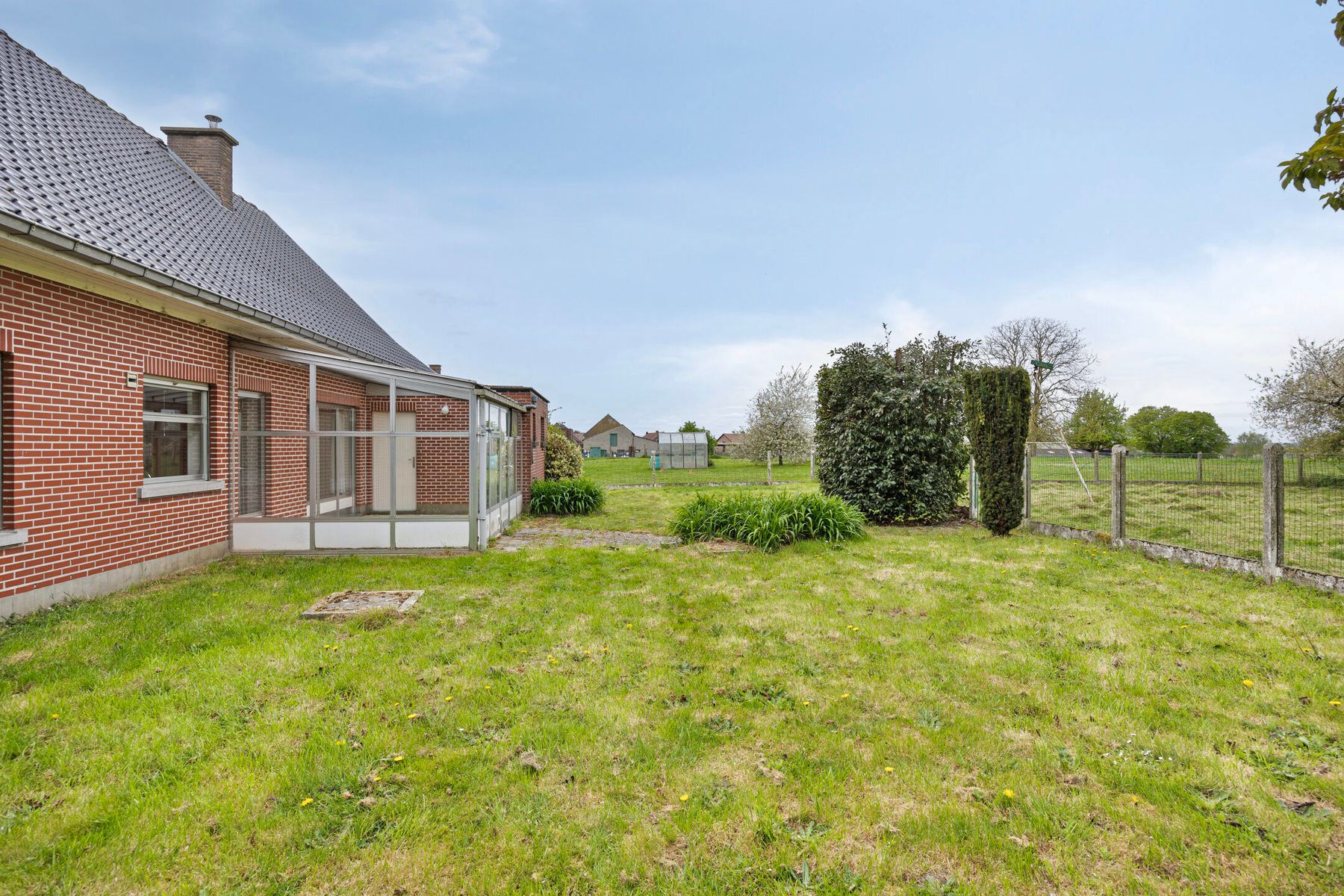 Ruime woning met potentieel op perceel van 13a70ca. foto 25