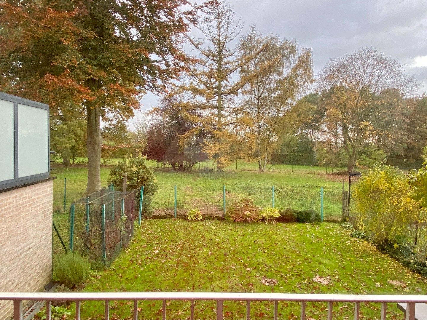 Ruim en licht appartement met prachtig zicht op groen 🌿: 2 slpk en bureau + garage + terras en tuin + extra ruimte foto 12
