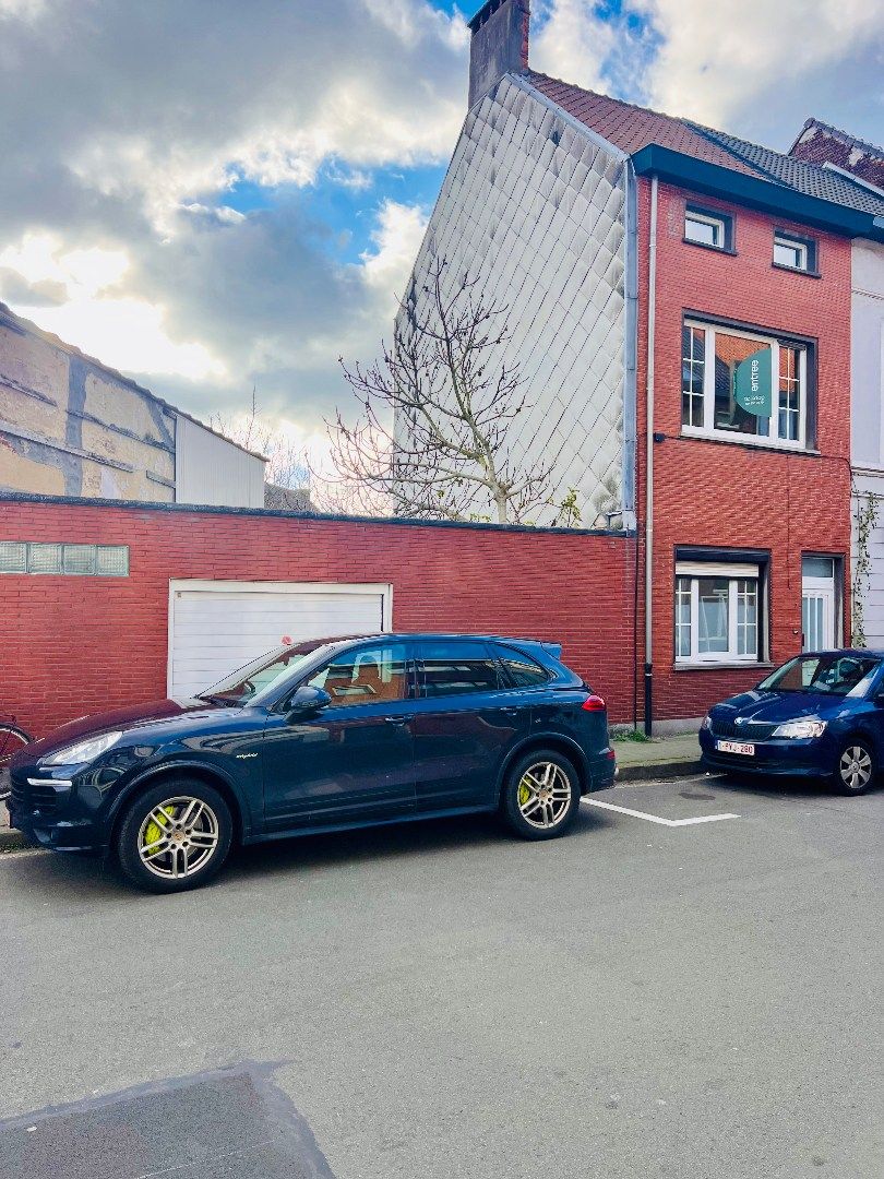 Hoofdfoto van de publicatie: Instapklare woning met tuintje en garage in hartje Gent