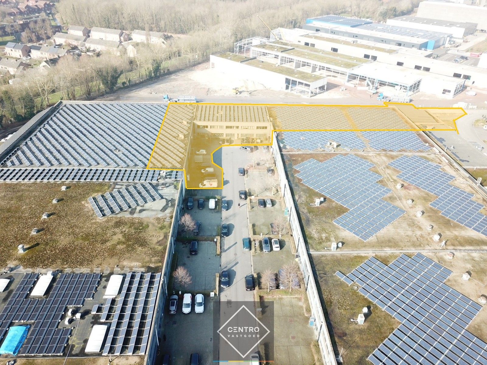 Instapklaar BEDRIJFSPAND bestaande uit MAGAZIJN (2.685m²) met 2 LAADKADEN en instapklare KANTOREN (2 x 703m² of 1.406m²) op industriezone "Herdersbrug" te Brugge foto 19