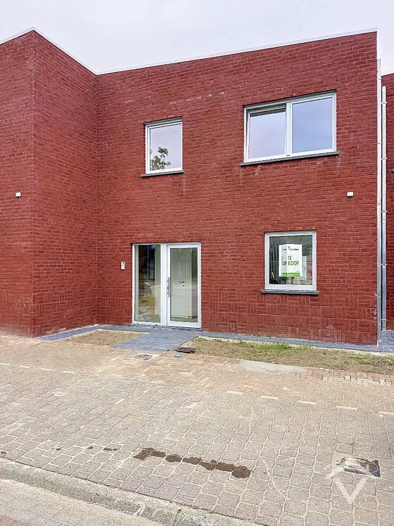 Nieuwbouwwoning met 3 slaapkamers en garage te Ichtegem foto {{pictureIndex}}