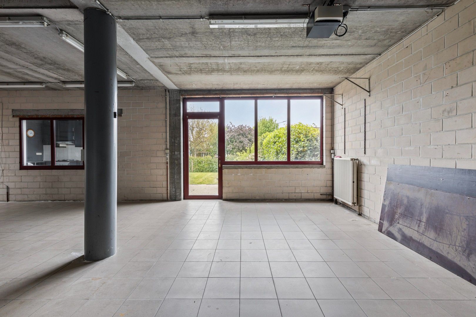 Handelspand met woning te koop - zeer veel potentieel foto 8