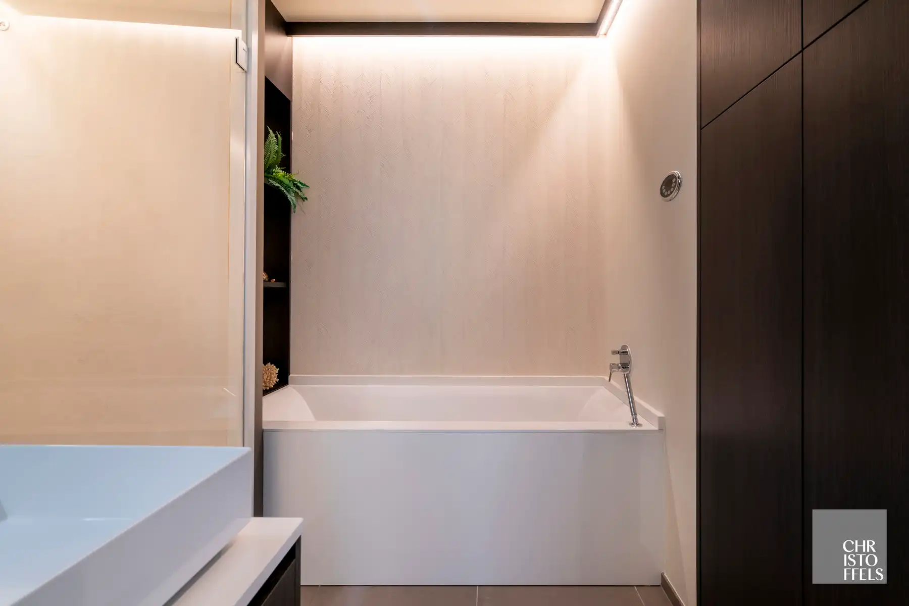 Multifunctioneel gebouw met 2 wooneenheden, kantoor en showroom op een perceel van 2.074 m²! foto 36