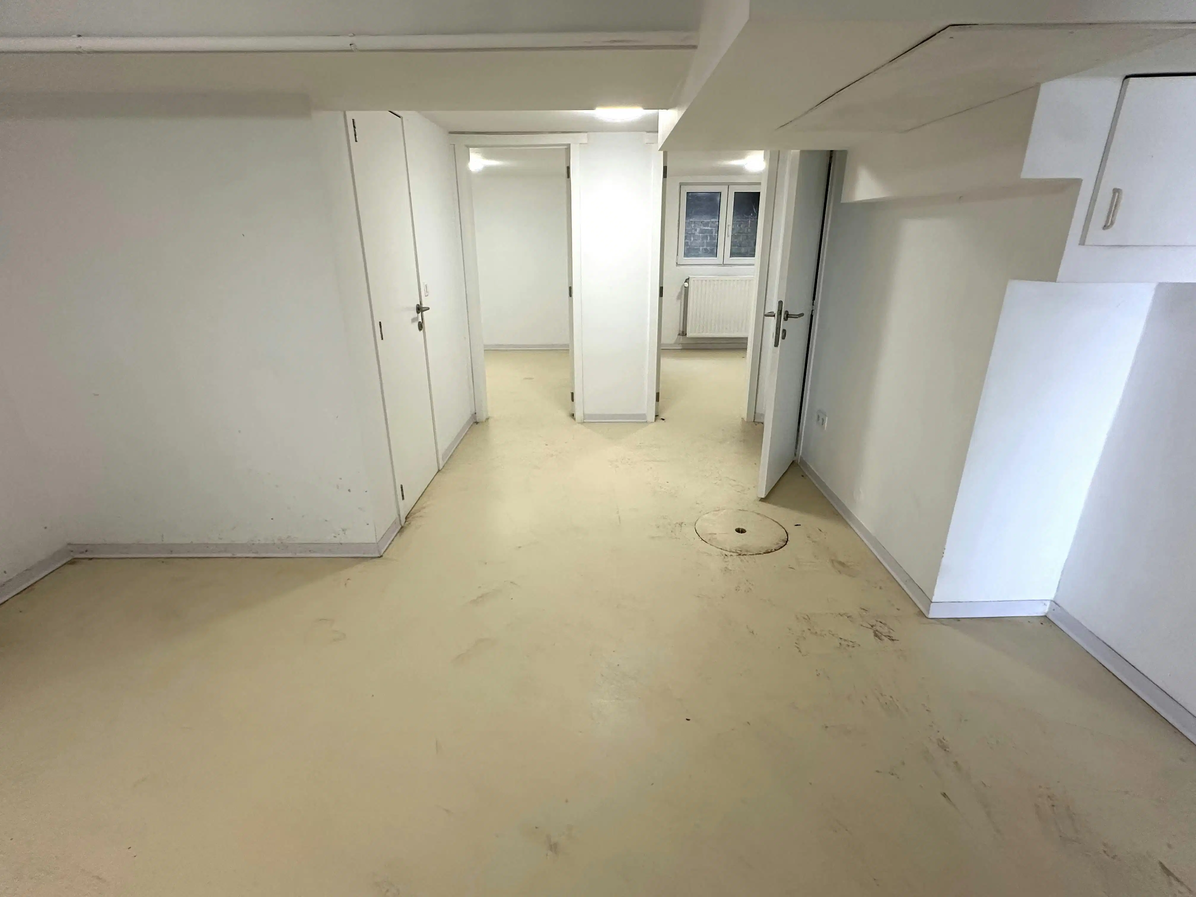 Gerenoveerd hoekappartement met 3 slaapkamers en garage foto 15