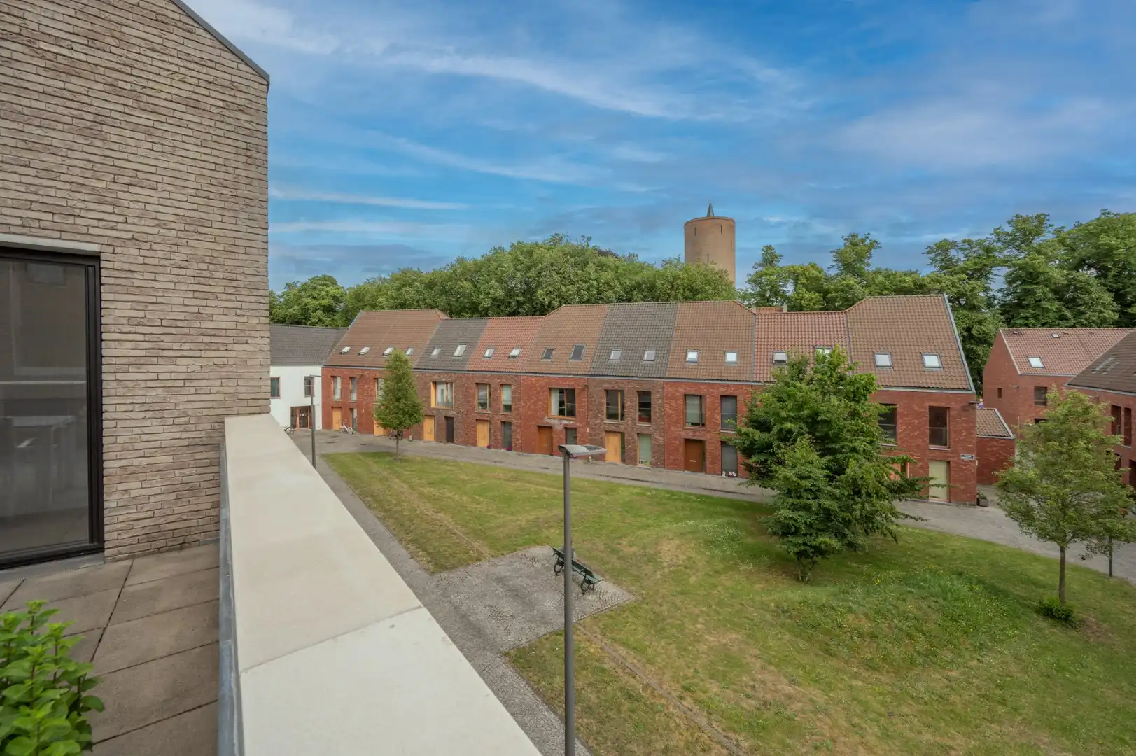 Instapklaar duplex appartement met ruim zonneterras op topligging in Brugge! foto 14
