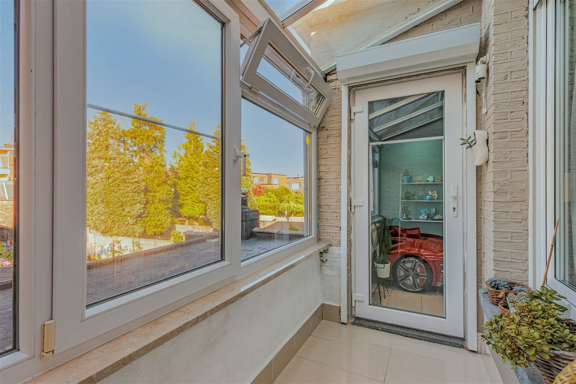 Mooi ingerichte woning met 4 slk, 2 badk en ruime stadstuin in Merksem foto 18