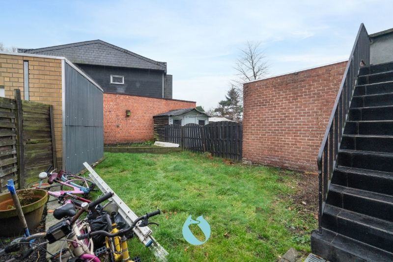 Gezinswoning met 3 slaapkamers, garage en tuin foto 16