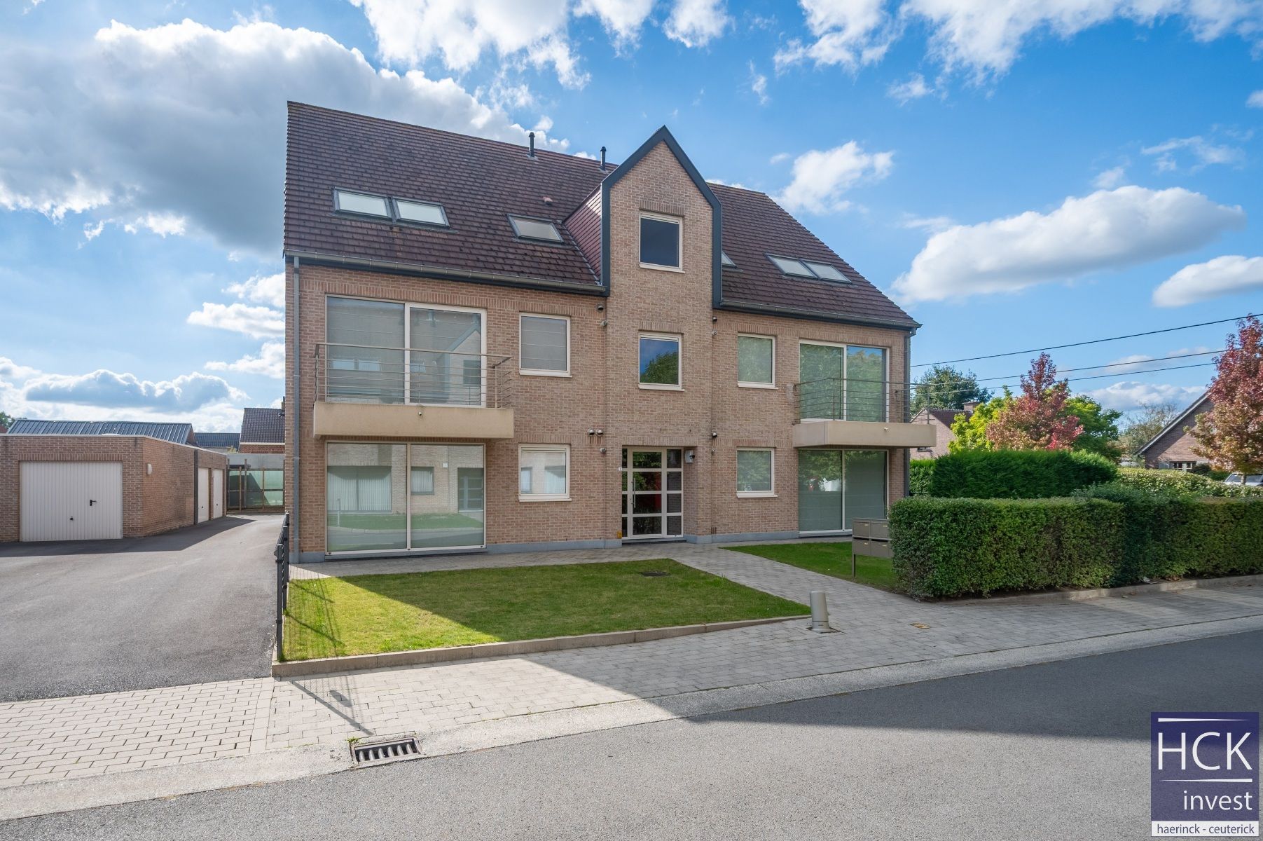 KRUISHOUTEM - Aangenaam gelijkvloersapp. met privétuin + garage! foto {{pictureIndex}}