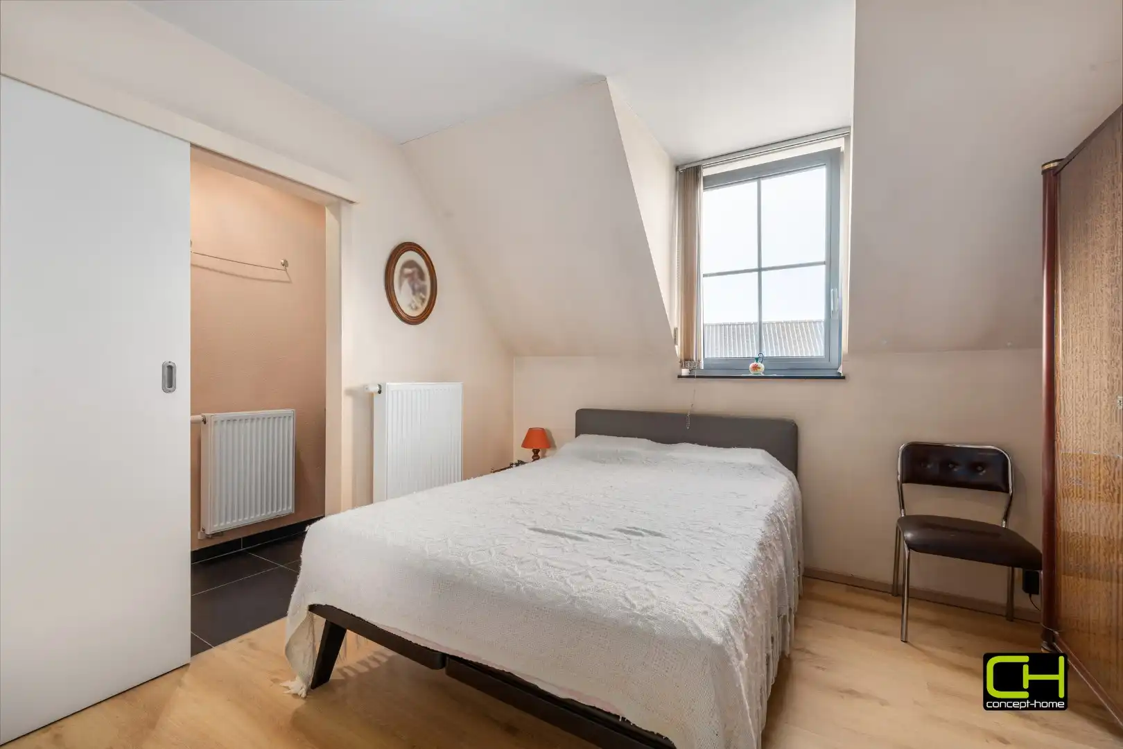 Lichtrijk duplex appartement met terras en ondergrondse staanplaats te koop in Lievegem foto 10