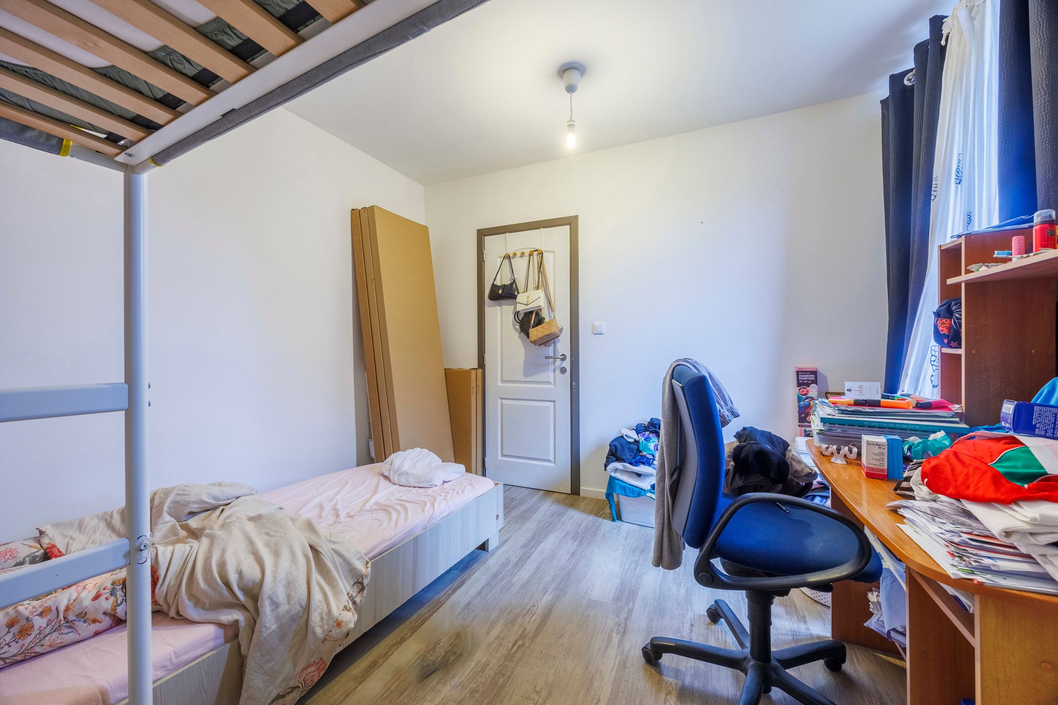 Op te knappen woning  met 3 slaapkamers op toplocatie! foto 9