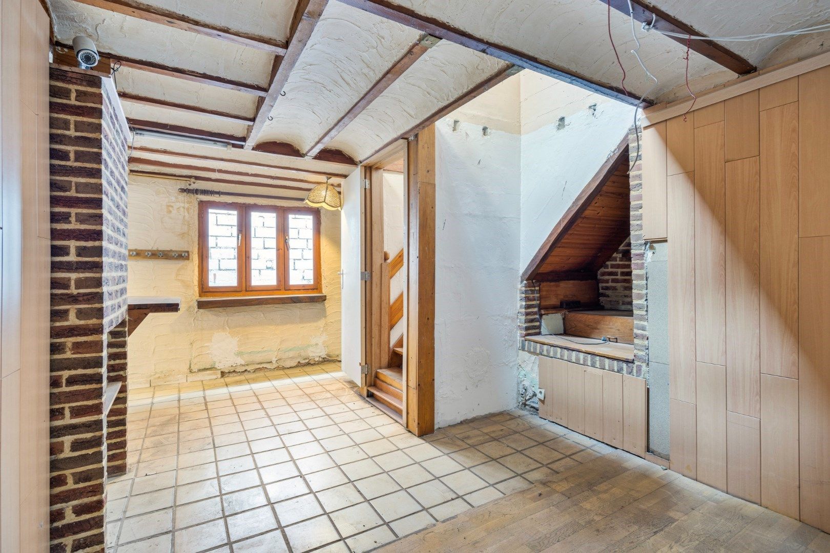 Halfopen hoekwoning met garage en dakterras op toplocatie in Kessel-Lo – renovatieproject met veel potentieel foto 13