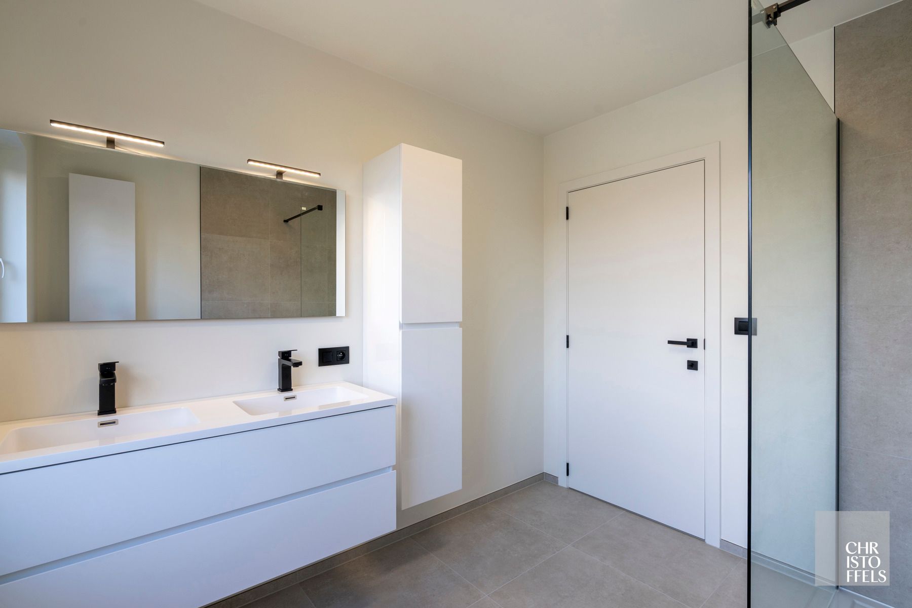 Stijlvol gerenoveerde gezinswoning met tuin op ideale locatie!  foto 8