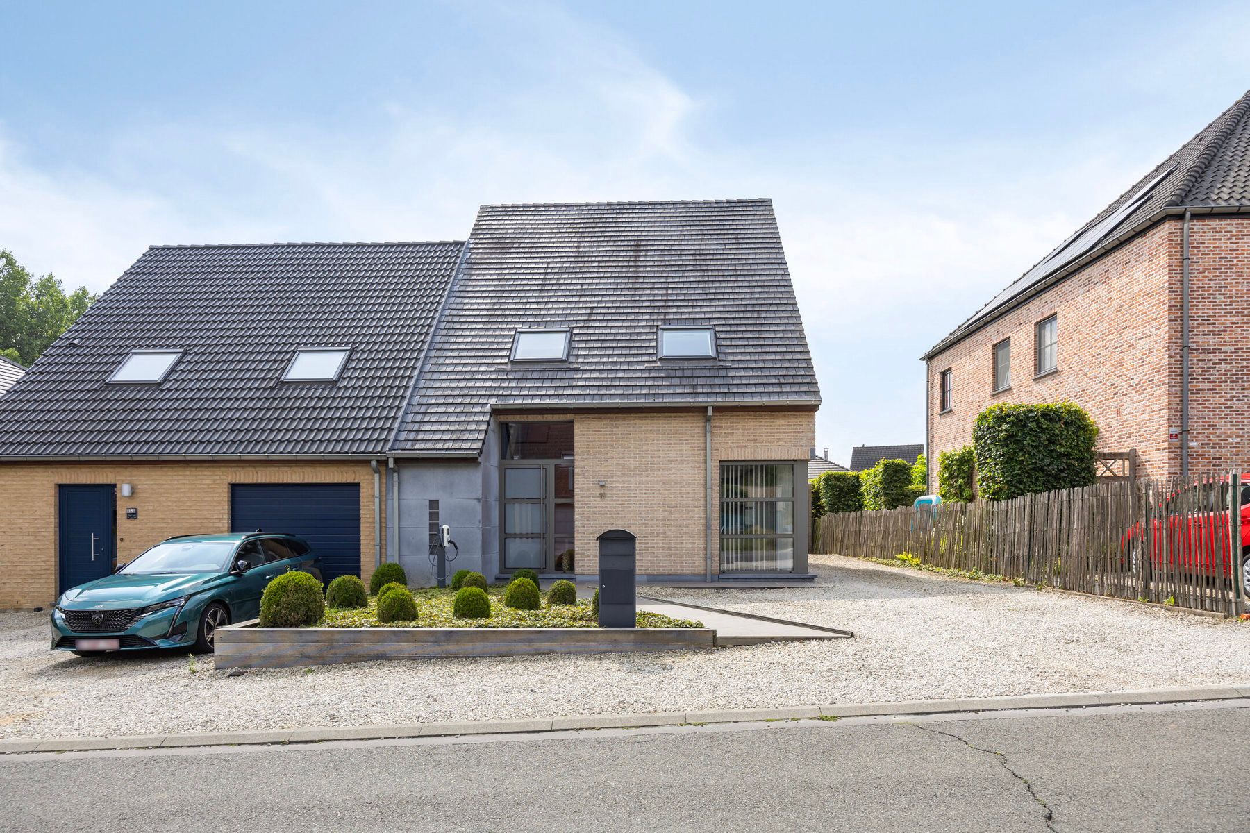 Instapklare HOB met 2 slaapkamers, garage en tuin! foto {{pictureIndex}}